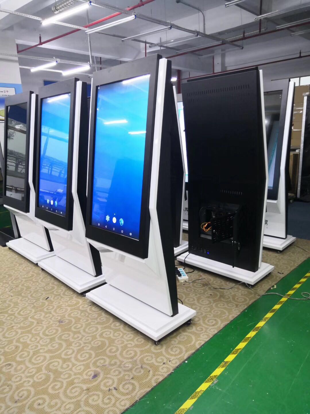 广西触控产业新名片 本地订制触摸一体机，高端制造的灵魂之作